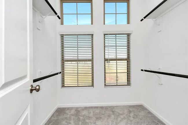 Building Photo - 5535 Holly Haven Ct