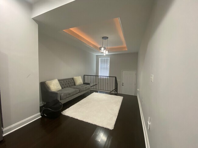 Foto del edificio - 1147 Washington Blvd