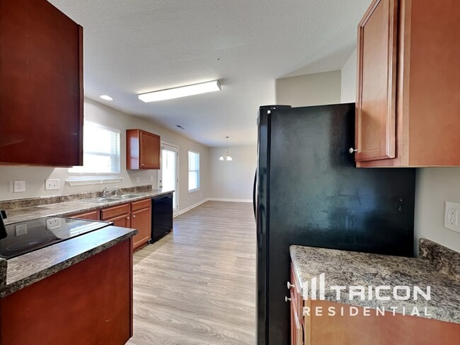 Building Photo - 4636 Queen Pierrette St