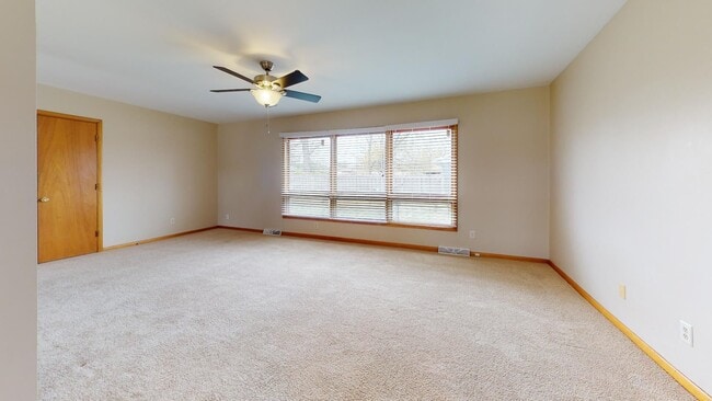Foto del edificio - 4 Bedroom, 2 Bathroom Split Level Home
