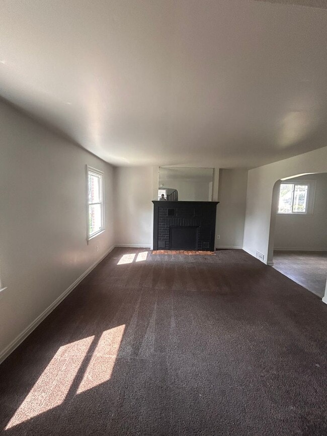 Building Photo - 4319 S Park Dr
