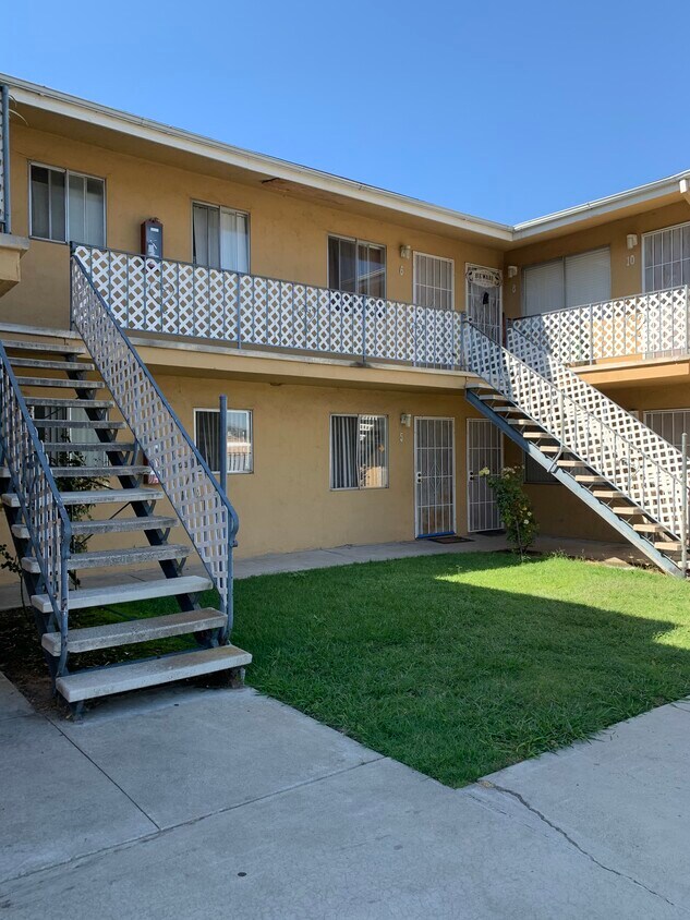Primary Photo - 3320 Vista Ave