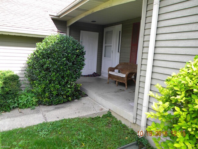 Building Photo - 3 br, 2 bath Duplex - 2126 Breton Rd SE 21...