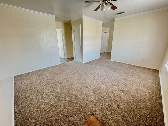 Building Photo - 1712 Benttree Dr