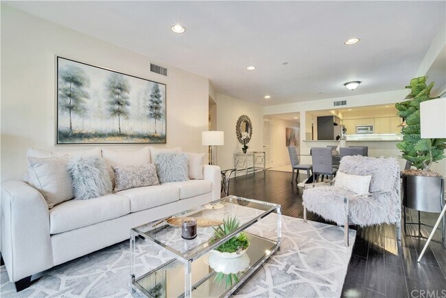 Foto del edificio - 1353 N Fuller Ave