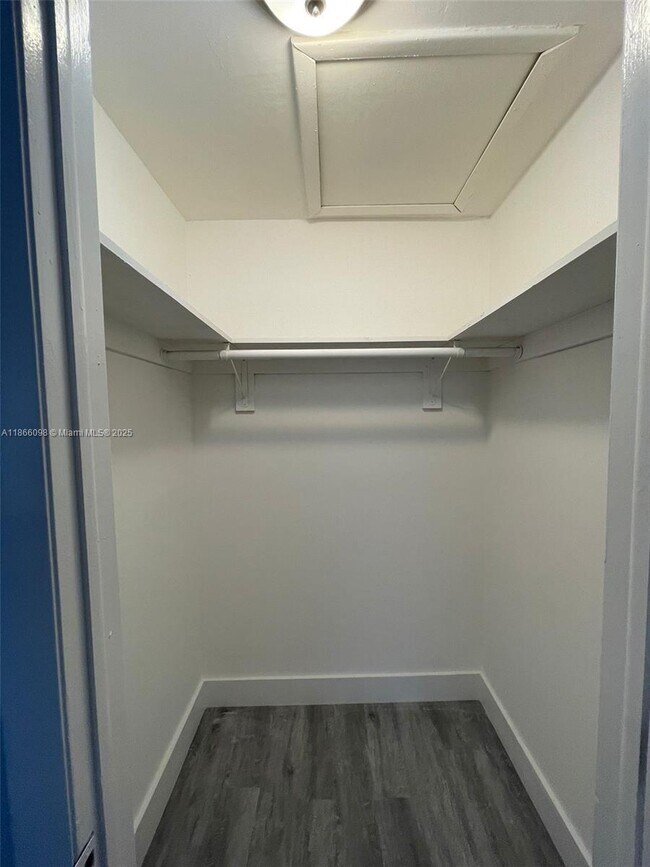 Foto del edificio - 2560 Riverland Dr
