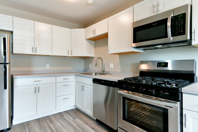 2BR, 1 BA Bathroom - Traverse