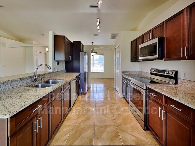 Building Photo - 625 Crane Dr