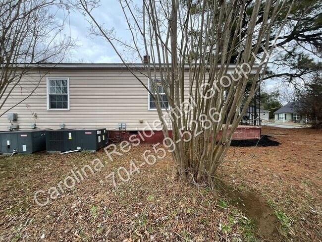 Building Photo - 138 Powder St SW