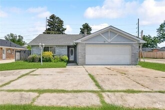 Building Photo - 2600 Cambridge Dr