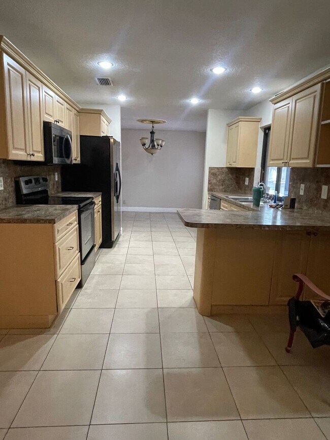 Foto del edificio - 1328 NW 86th Way