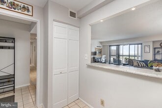 Building Photo - 900 N Stafford St