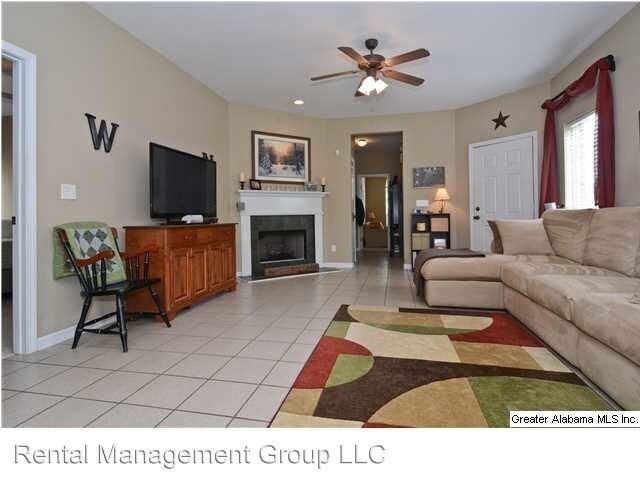 Building Photo - 3 br, 2 bath House - 1125 Castlemaine Drive