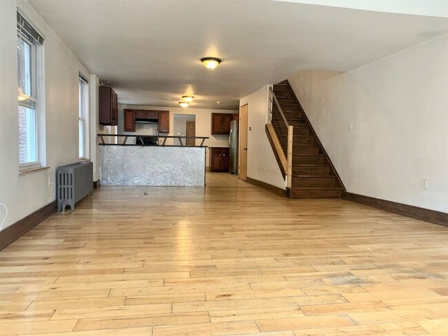 Building Photo - Stunning 3-Bedroom Townhome with Gorgeous ...