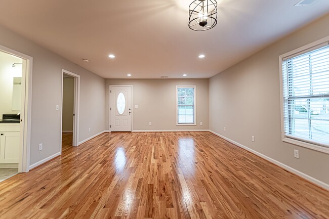 Building Photo - Price Improvement! Charming Home in Greenv...