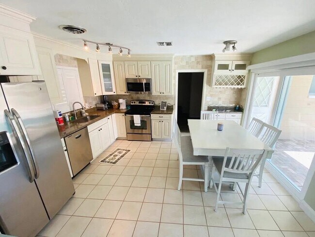 Foto del edificio - 1770 73rd Ave N