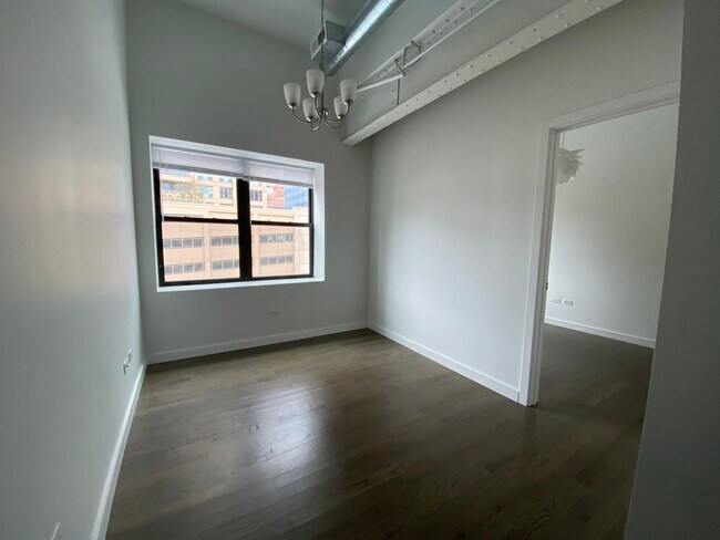 Foto del edificio - 630 W Lake St