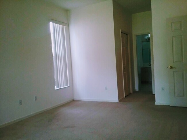 Dormitorio principal - 5817 Laguna Woods CT