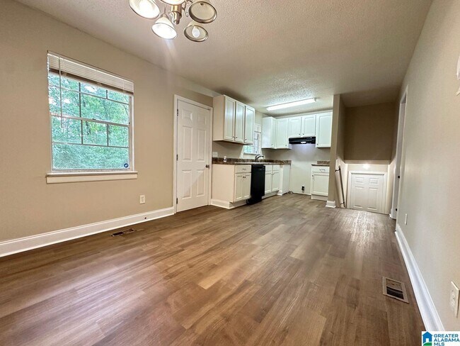 Building Photo - 1608 Azalea Dr