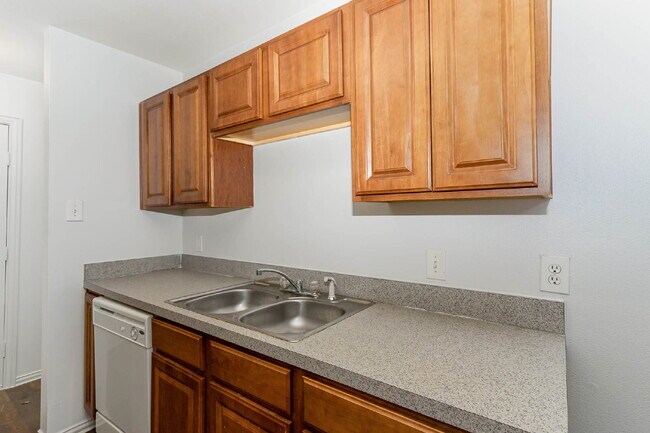 Foto del edificio - Comfort and Convenience of 3BD/2BA Duplex in Fort Worth!