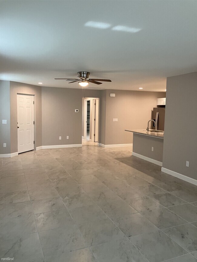 Building Photo - 3 br, 2 bath Duplex - 129 Boundary Bouleva...