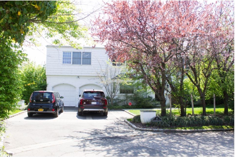 Primary Photo - 17 Copperbeech Ln