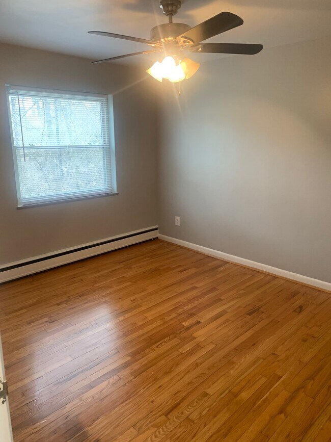 Building Photo - 524 S Grand Ave