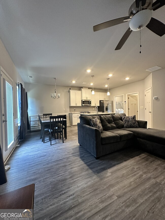 Foto del edificio - 1360 Sugar Glen Ct