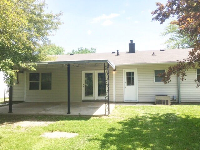 Building Photo - EAST - RECENTLY UPDATED 4 BEDROOM / 2 BATH HOME AVAILABLE NOW!