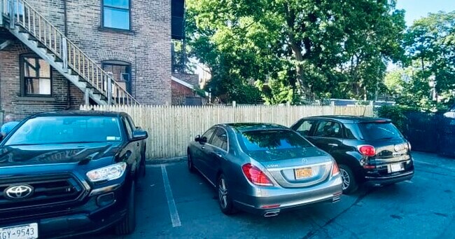 Foto del edificio - 367 Hudson Avenue, Unit 3