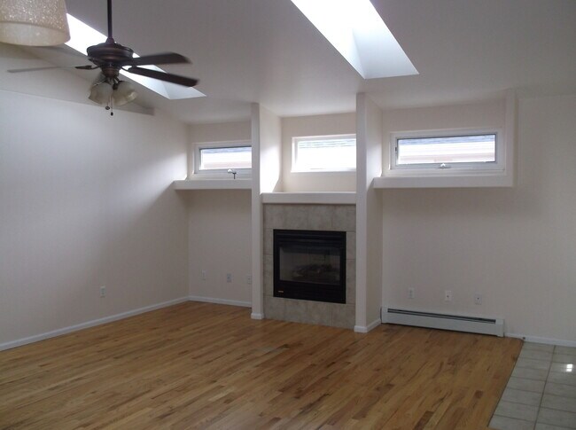 Building Photo - 2 BEDROOM, 2 BATHROOM, SINGLE LEVEL HOME W...