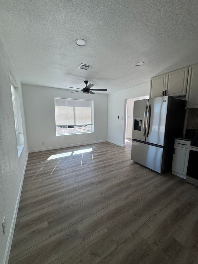 Building Photo - Fully remodeled