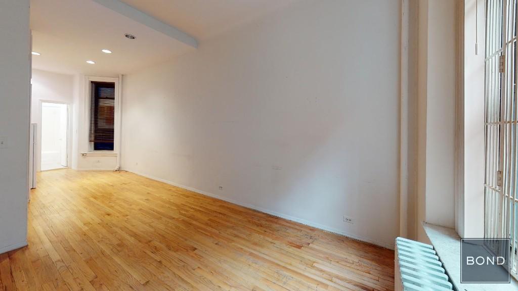 Primary Photo - 315 East 93 Street