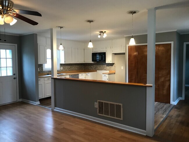Building Photo - Freshly painted and updated 3 Bedroom, 1.5...