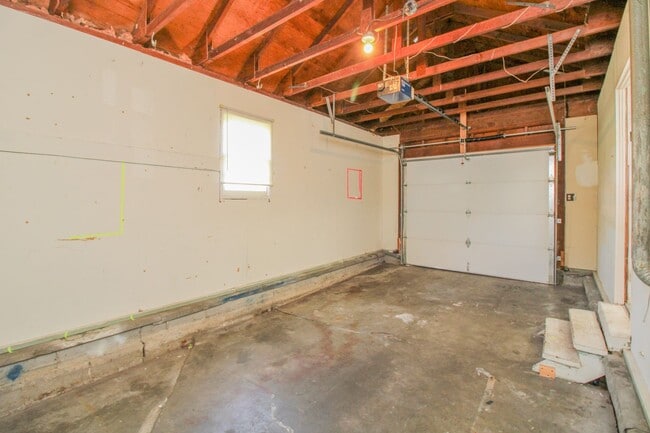 Building Photo - Heart of the Action: Cozy 2 Bed 1 Bath Home