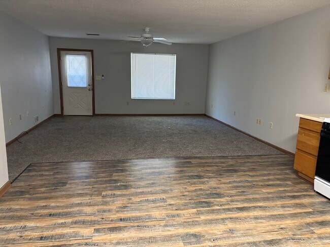 Foto del edificio - 4937 N River Rd