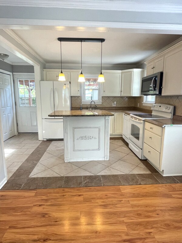 Foto del edificio - 4705 Oak Grove Rd