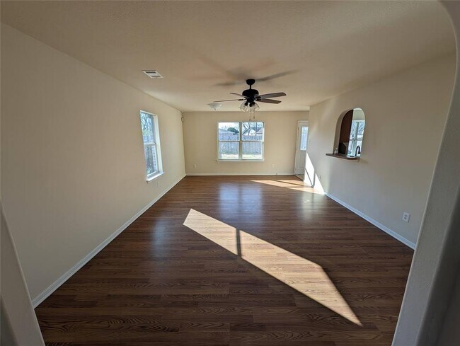 Building Photo - 5218 Panay Park Dr