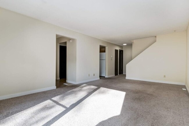 Building Photo - Huntington Townhomes