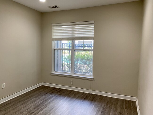 Bedroom - 501 Hungerford Dr