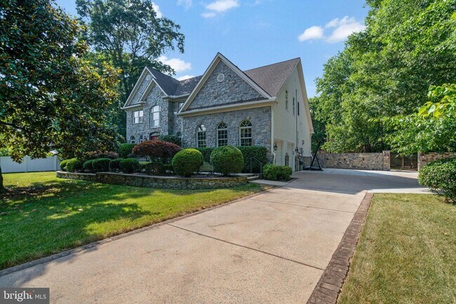 Building Photo - 2504 Sherwood Hall Ln