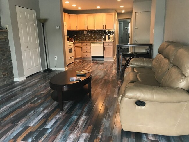 Modern 3 bed, 2 bath, south side flats rental - Modern 3 bed, 2 bath, south side flats rental House