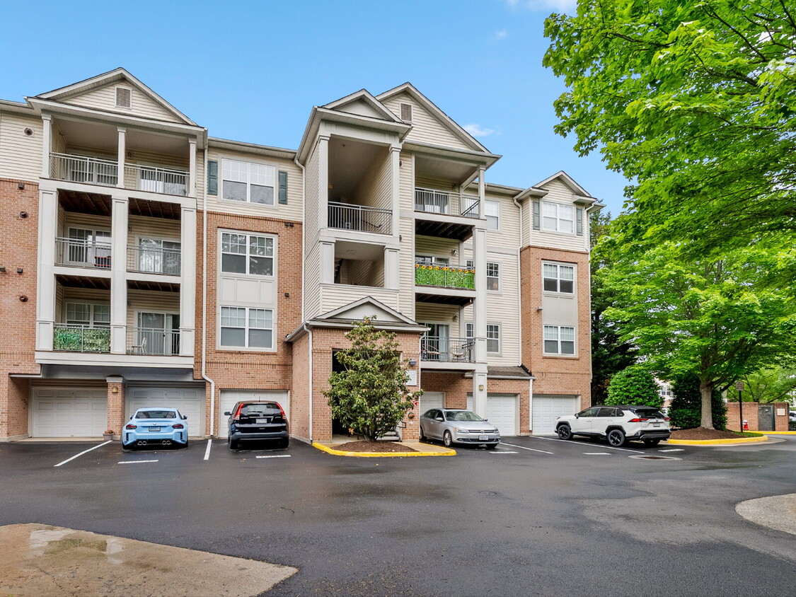 Primary Photo - "Charming 1-Bed Condo Retreat with Granite...