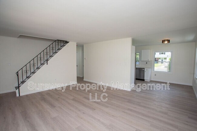 Foto del edificio - 73 Somerset Dr