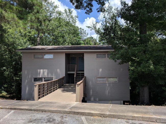 Building Photo - 1031 Pembrook Dr