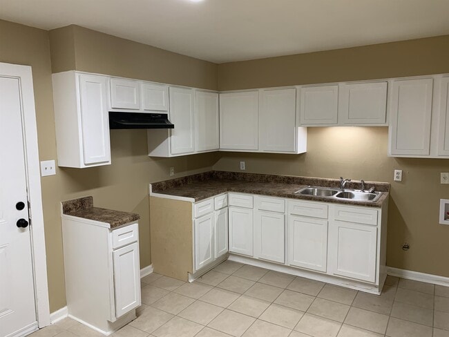Building Photo - 701 Frayser Dr