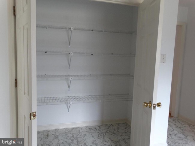 Foto del edificio - 17117 Sterling Rd