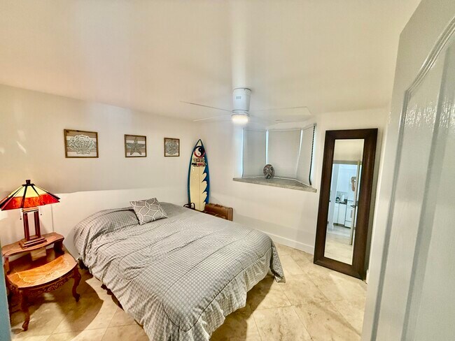 Foto del edificio - 328 Lakeshore Dr