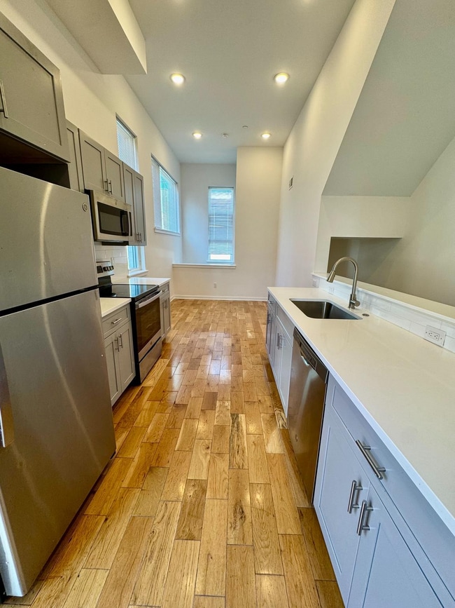 Building Photo - 2722 Master St