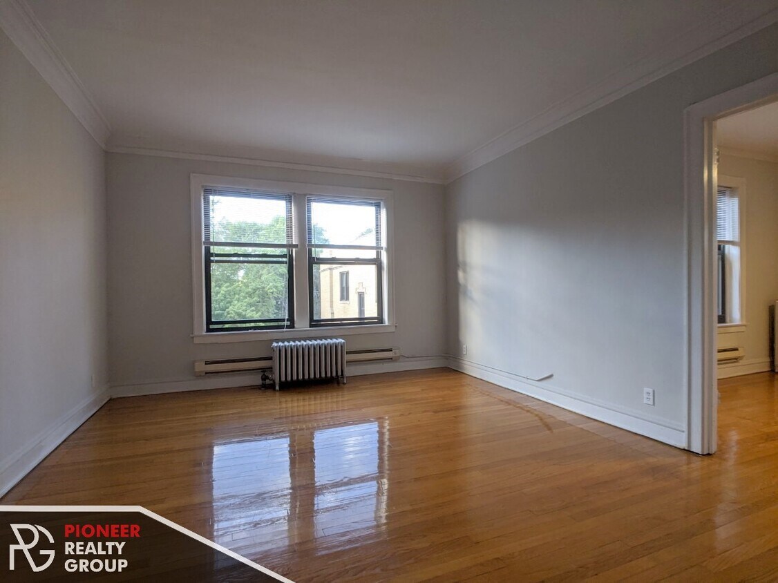 Foto principal - 1121 W Oakdale Ave